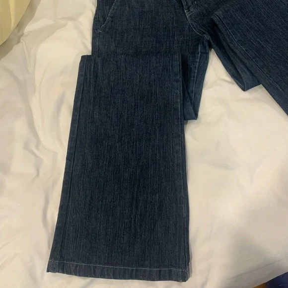 Jean - Picture 3 of 4